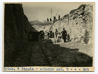 Palese (Bari) - Località Quattro Strade - Costruzione trincea lungo la linea ferroviaria Bari-Barletta (positivo) di Anonimo (XX)