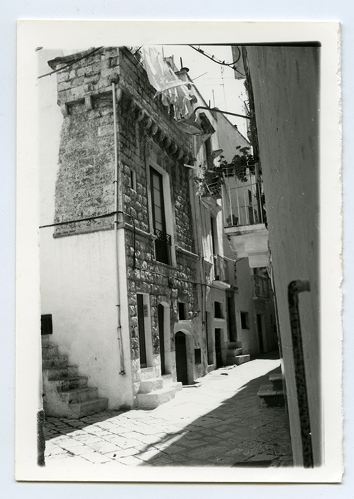 Putignano - Scorcio del centro storico (positivo) di Anonimo (XX)