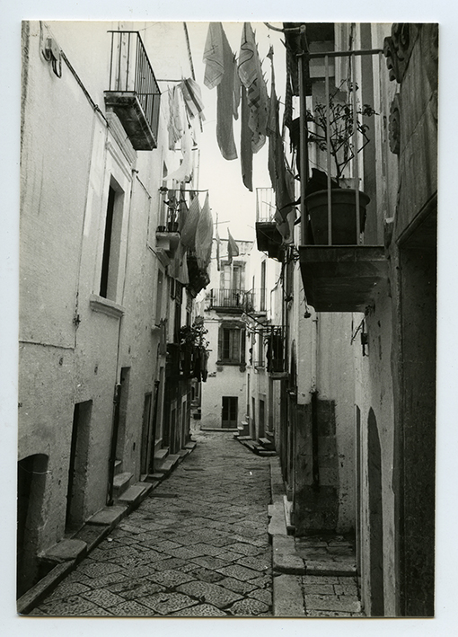 Putignano - Scorcio del centro storico (positivo) di Anonimo (XX)