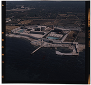 Molfetta-Giovinazzo - veduta aerea dello stabilimento balneare Nautilus (diapositiva) di Ramosini, Vitaliano, Stagnani, Vittorio (XX)