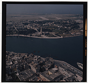 Brindisi - veduta aerea del monumento al Marinaio (diapositiva) di Ramosini, Vitaliano, Stagnani, Vittorio (XX)