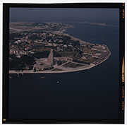 Brindisi - veduta aerea del monumento al Marinaio (diapositiva) di Ramosini, Vitaliano, Stagnani, Vittorio (XX)