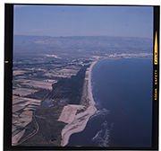 Siponto - veduta aerea della pineta e della foce del fiume Candelaro (diapositiva) di Ramosini, Vitaliano, Stagnani, Vittorio (XX)