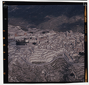 Monte Sant'Angelo - veduta aerea del castello (diapositiva) di Ramosini, Vitaliano, Stagnani, Vittorio (XX)