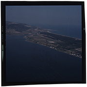 Capoiale (Cagnano Varano) - veduta aerea con il lago di Varano in primo piano (diapositiva) di Ramosini, Vitaliano, Stagnani, Vittorio (XX)