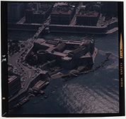Taranto - veduta aerea del castello aragonese (diapositiva) di Ramosini, Vitaliano, Stagnani, Vittorio (XX)