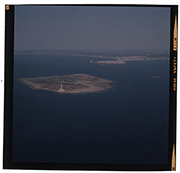 Isola di Sant'Andrea (Gallipoli) - veduta aerea dell'isola con il faro (diapositiva) di Ramosini, Vitaliano, Stagnani, Vittorio (XX)