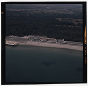 San Cataldo (Lecce) - veduta aerea di via Amerigo Vespucci (diapositiva) di Ramosini, Vitaliano, Stagnani, Vittorio (XX)