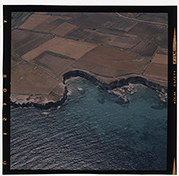 Otranto - veduta aerea della costa nei pressi di Località Mulino d'Acqua (diapositiva) di Ramosini, Vitaliano, Stagnani, Vittorio (XX)