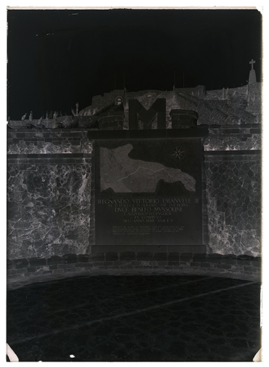 Santa Maria di Leuca (LE) - Fontana monumentale (negativo) di Anonimo (XX)