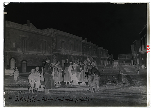 Sammichele di Bari (BA) - Fontanina su Largo Imbriani (negativo) di Anonimo (XX)