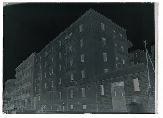 Taranto - Case per i dipendenti dell'Acquedotto in via Francesco Crispi 92 (negativo) di Anonimo (XX)