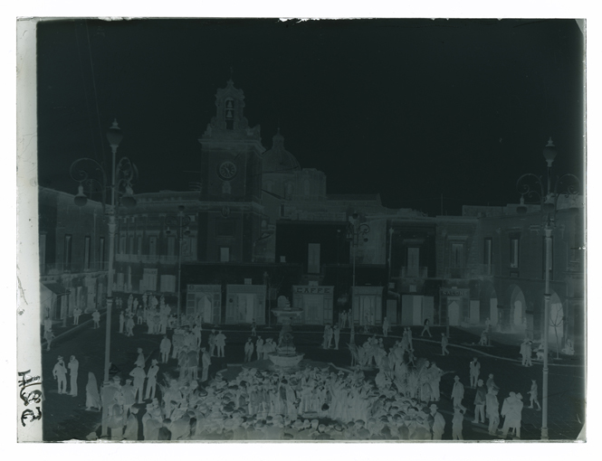 Francavilla Fontana - Veduta di piazza Umberto I (negativo) di Palumbo, Giuseppe (XX)
