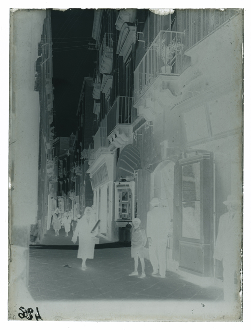 Taranto - Via Duomo (negativo) di Palumbo, Giuseppe (XX)