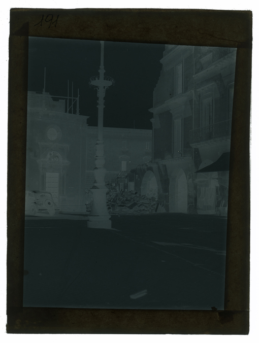 Lecce - Piazza Sant' Oronzo - demolizione "capande" (negativo) di Palumbo, Giuseppe (XX)