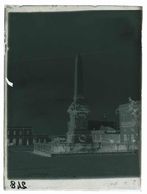 Gallipoli - Monumento dei Caduti in piazza Alighieri (negativo) di Palumbo, Giuseppe (XX)