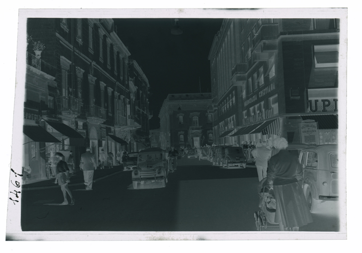Lecce - Veduta di via Augusto Imperaore (negativo) di Palumbo, Giuseppe (XX)