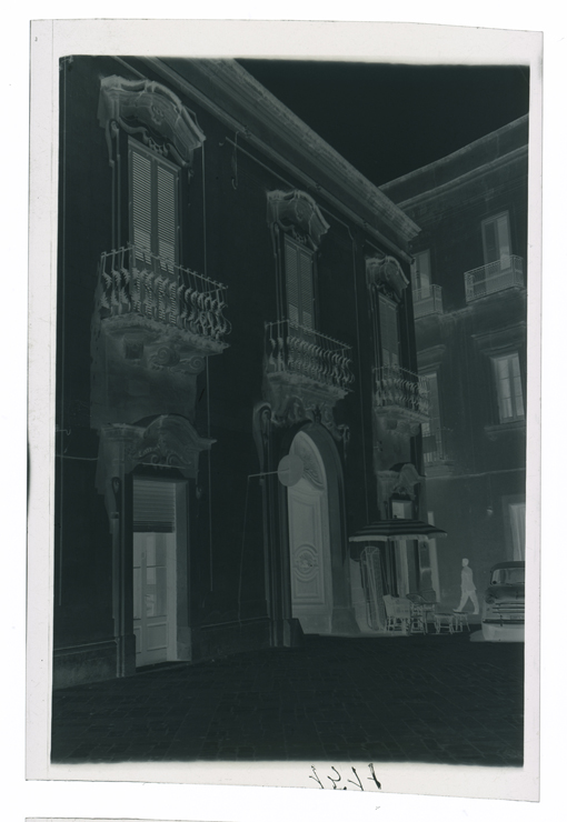 Lecce - Palazzo Morea - vico Giambattista del Tufo (negativo) di Palumbo, Giuseppe (XX)