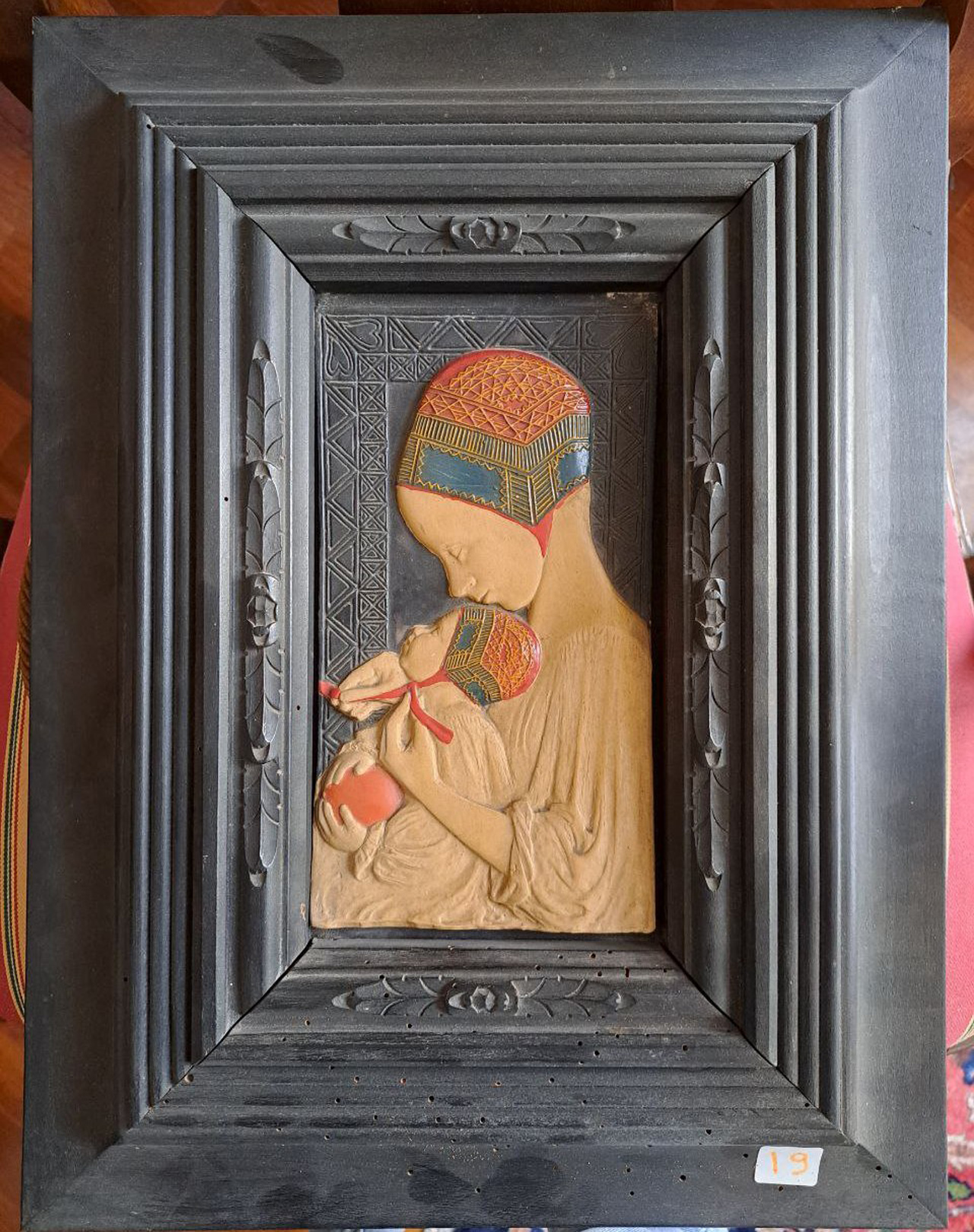 figura femminile con bambina (rilievo) di Ciusa Francesco (XX)