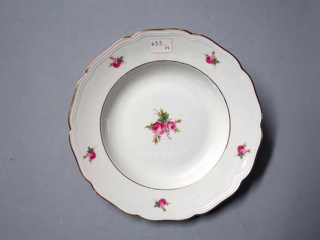 piatto fondo, opera isolata - ambito friulano (terzo quarto sec. XX)