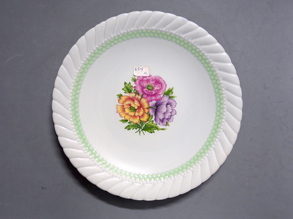 piatto da portata, opera isolata - ambito friulano (terzo quarto sec. XX)