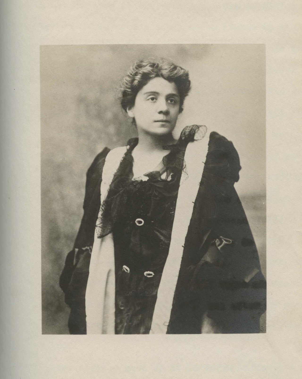 Ritratti fotografici - Attori - Eleonora Duse (positivo) di Aimé Dupont, Henri Louis (fine XIX)