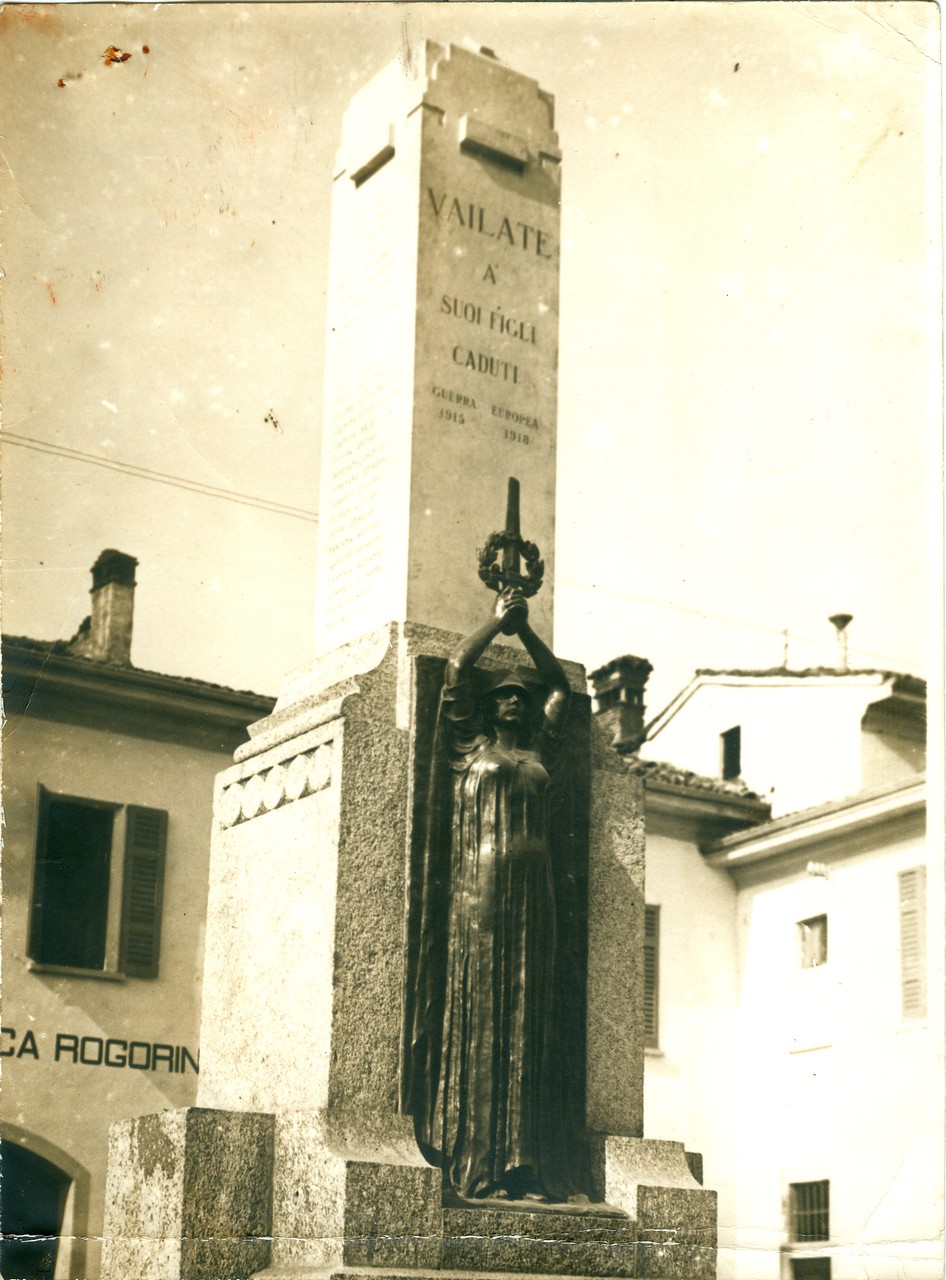 Scultura - Monumenti commemorativi - Monumenti ai caduti - Guerra mondiale 1914-1918 (positivo) di Anonimo (XX)