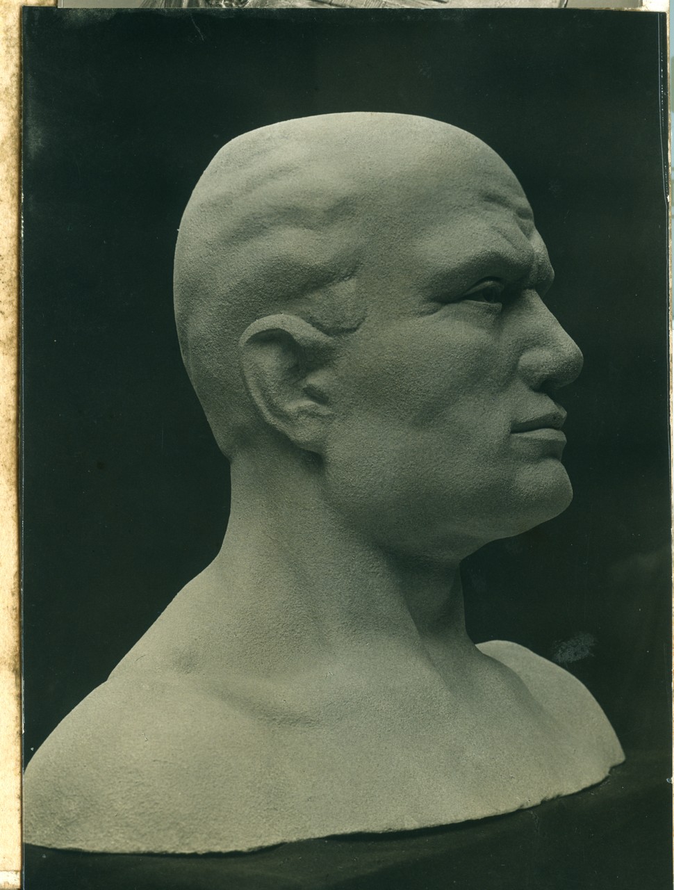 Scultura - Sculture in bronzo - Busti - Busto di Benito Mussolini (positivo) di Anonimo (XX)