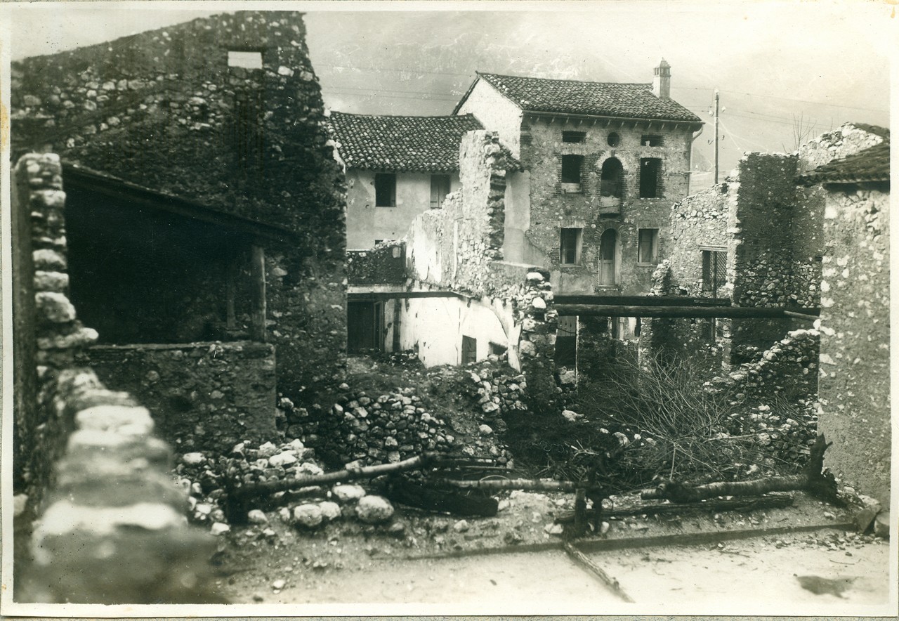 Architettura - Edifici - Bombardamenti - Rovine (positivo) di Anonimo (XX)