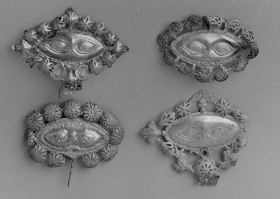 Occhi di santa lucia con elementi decorativi (ex voto, serie)