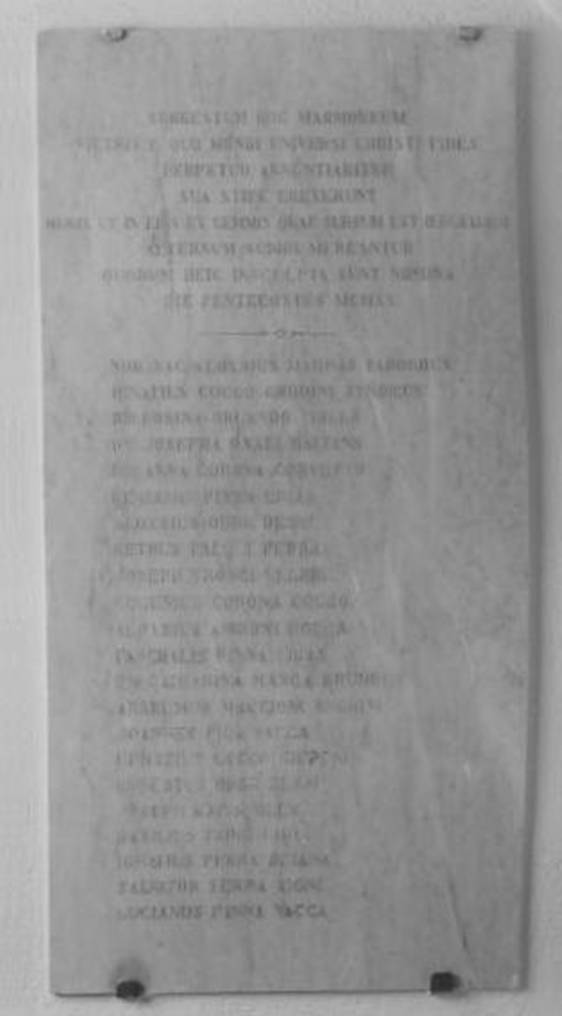 Soggetto assente (lapide)