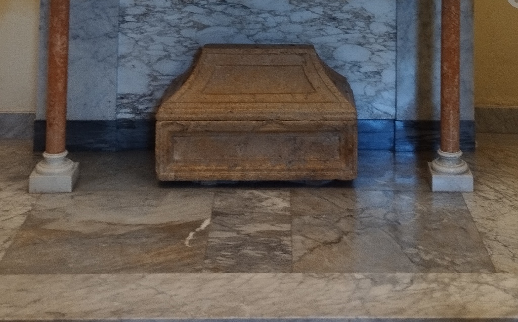 Soggetto assente (urna - a sarcofago)
