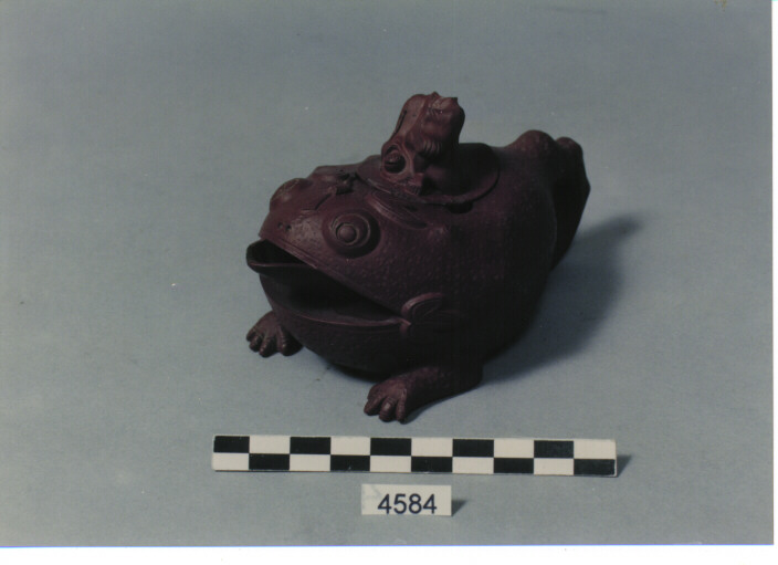 TEIERA CON COPERCHIO