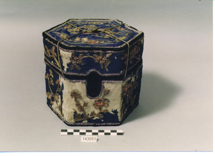 PORTA TEIERA CON COPERCHIO