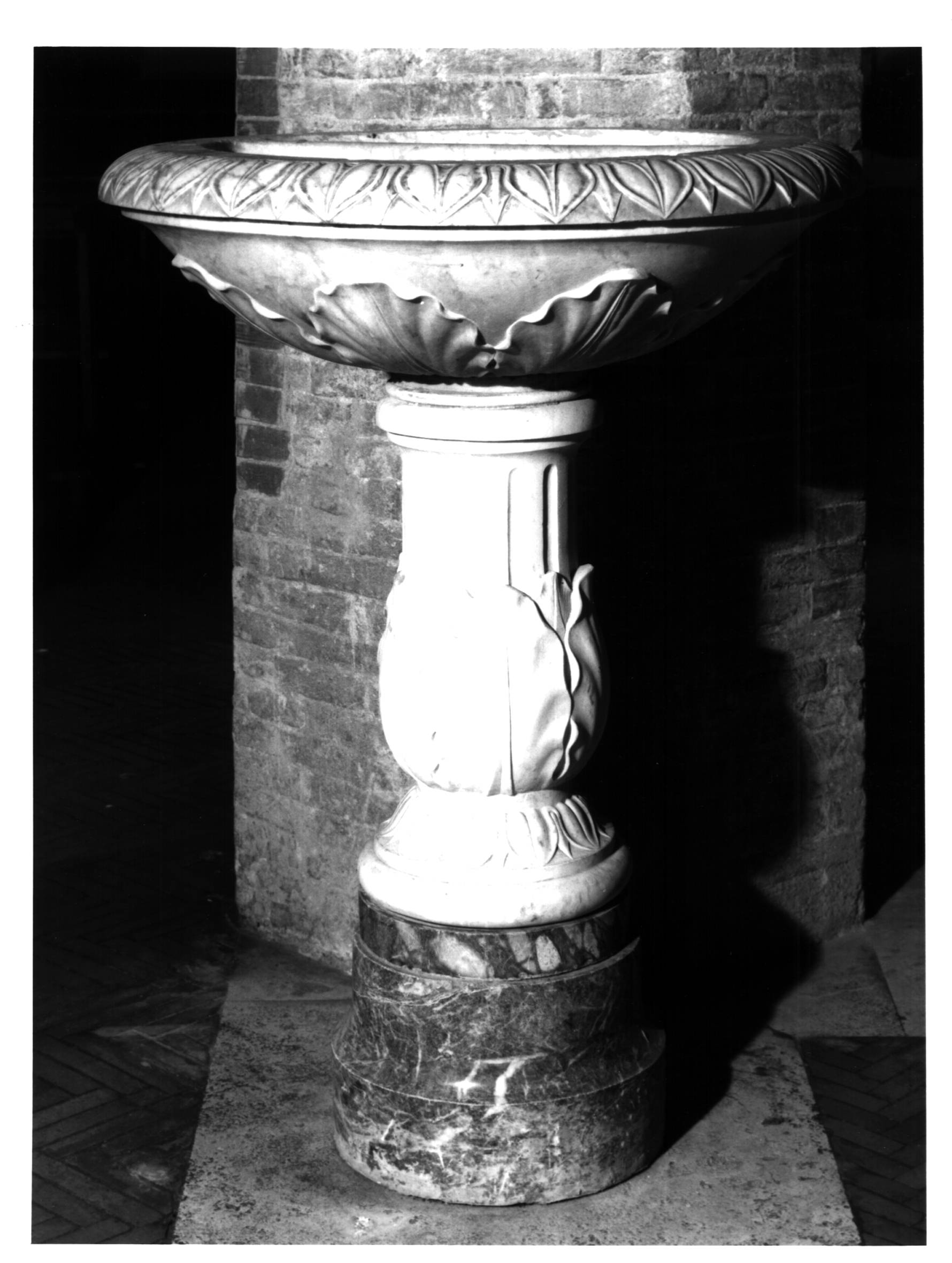 ACQUASANTIERA - BOTTEGA LOCALE (SEC. XIX)