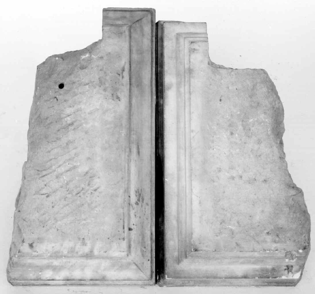 cornice architettonica, frammento - produzione toscana (sec. XIX)