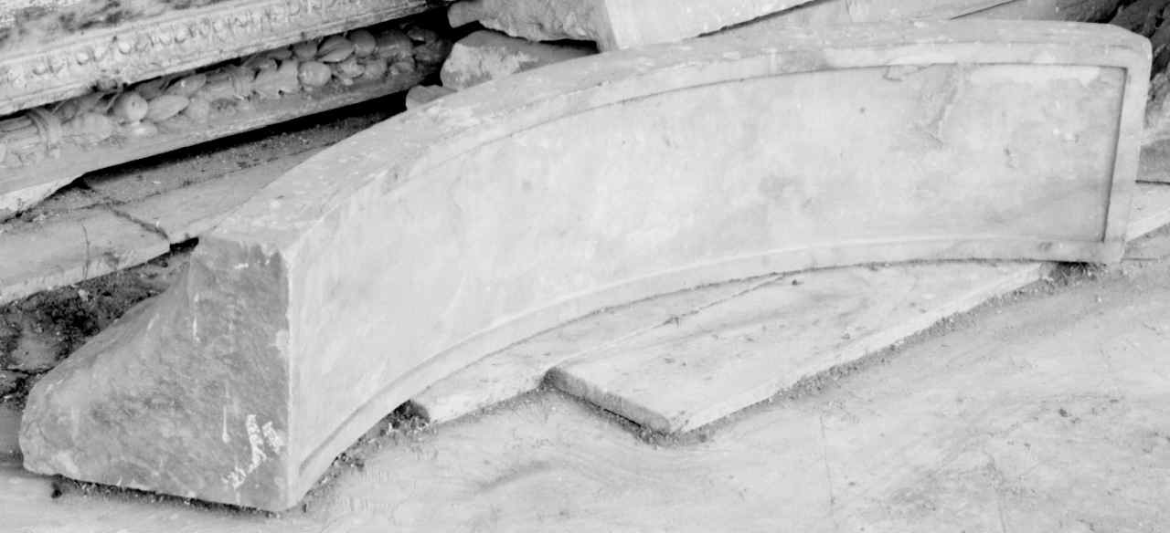 cornice architettonica, frammento - produzione toscana (sec. XIX)