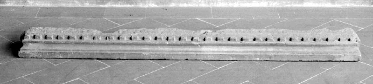 cornice architettonica, frammento - produzione toscana (sec. XV)