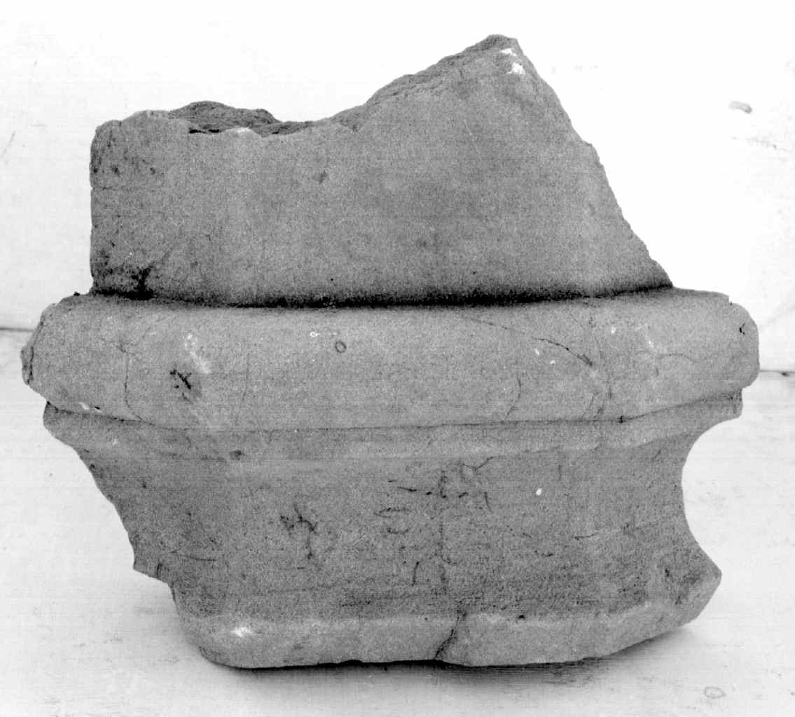 pilastro, frammento - produzione toscana (secc. XV/ XVI)