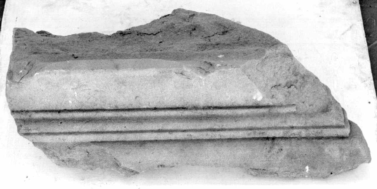 cornice architettonica, frammento - manifattura fiorentina (sec. XV)