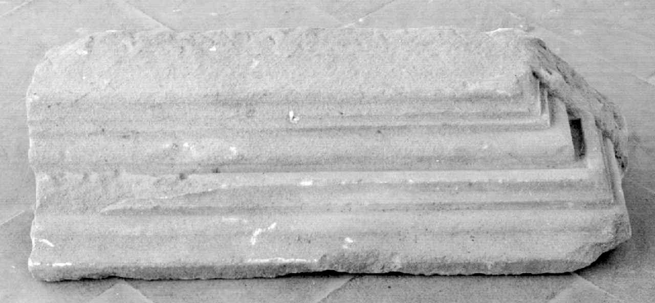 architrave, frammento - produzione toscana (sec. XV)