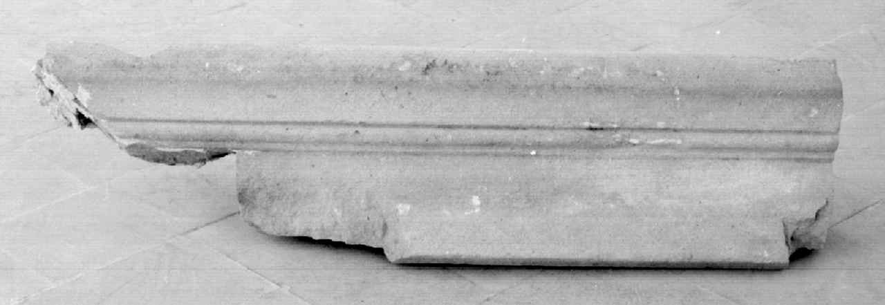 cornice architettonica, frammento - produzione toscana (sec. XV)