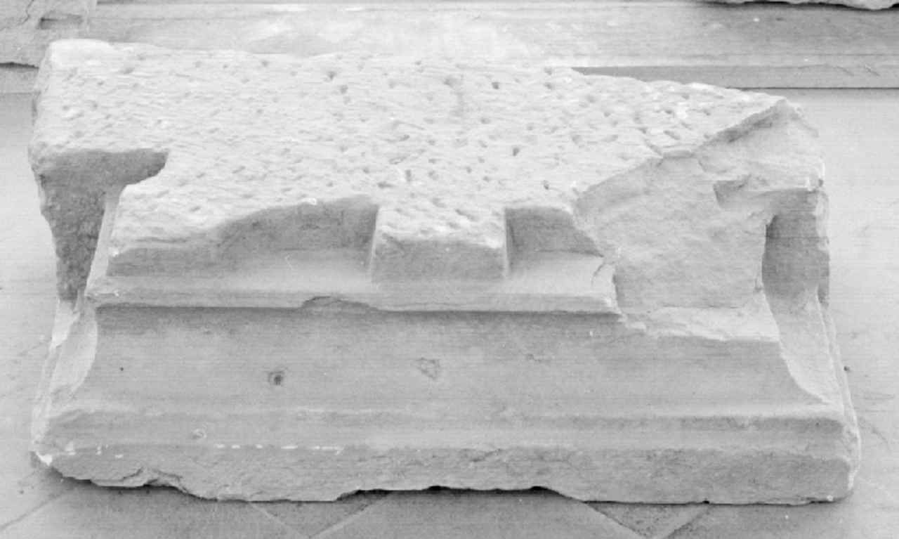 base, frammento - produzione toscana (sec. XV)