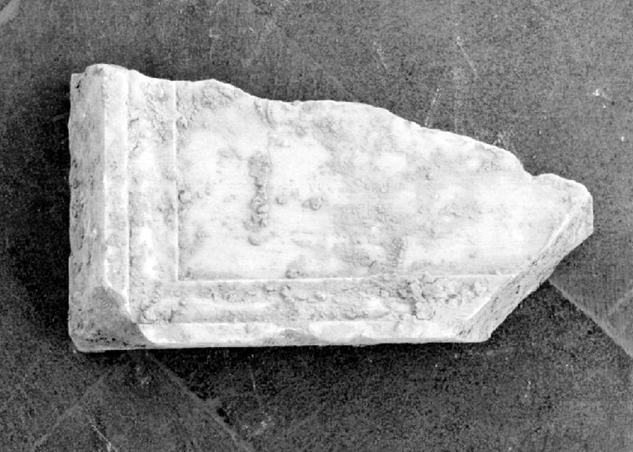 lapide, frammento - produzione fiorentina (sec. XIX)