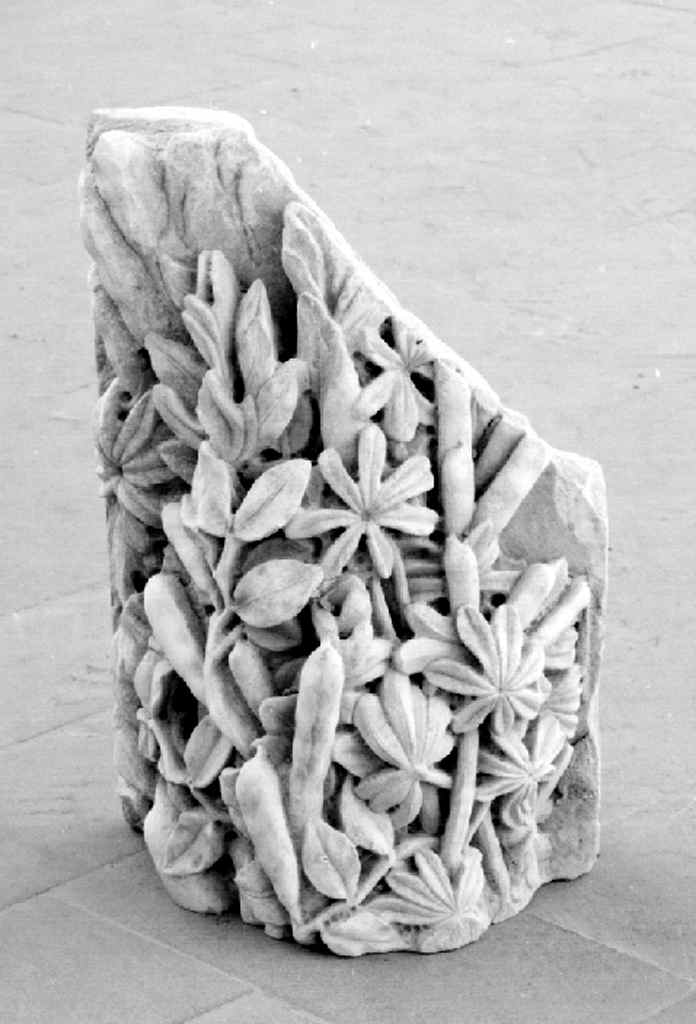 lastra, frammento - produzione fiorentina (sec. XIX)