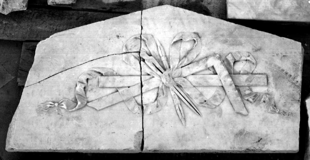 lastra, frammento - produzione fiorentina (sec. XIX)