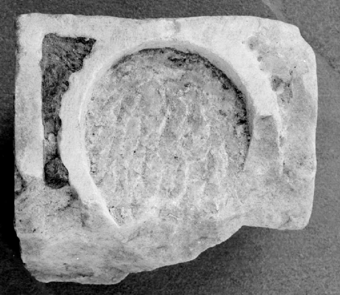 decorazione plastica, frammento - produzione toscana (sec. XIX)