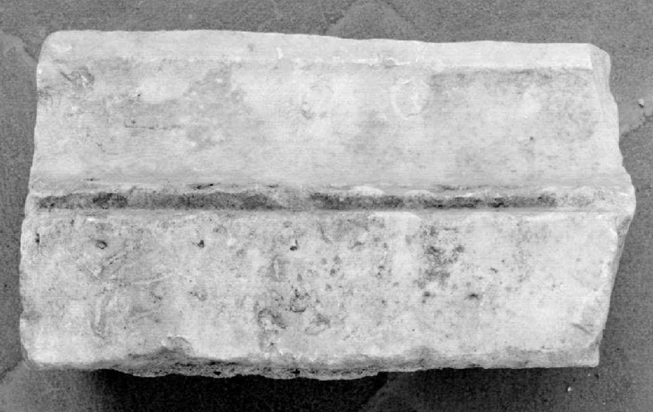 cornice architettonica, frammento - produzione toscana (sec. XIX)