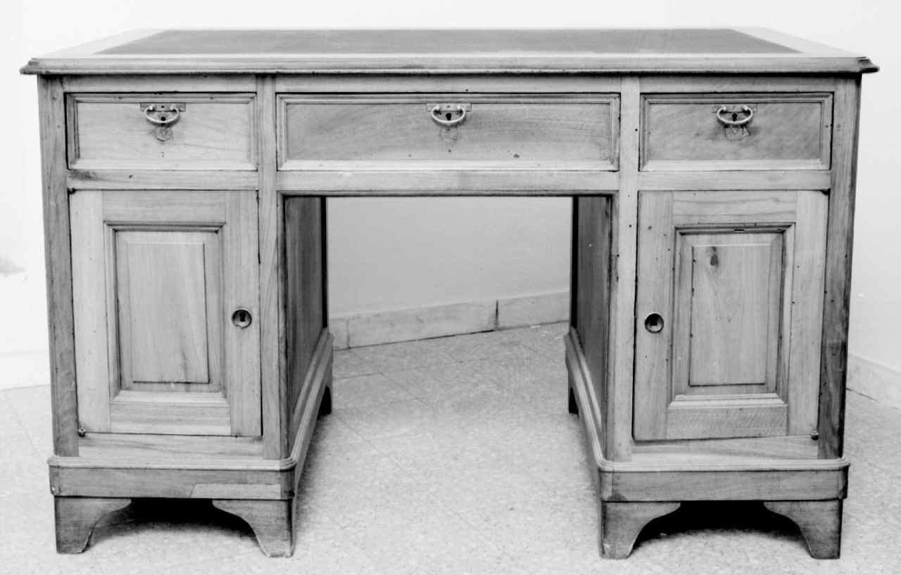 scrivania - bottega toscana (prima metà sec. XX)