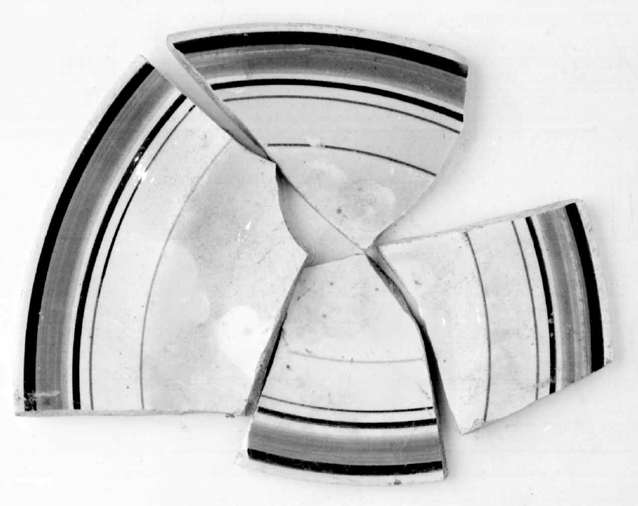 piatto, frammento - manifattura italiana (seconda metà sec. XIX)